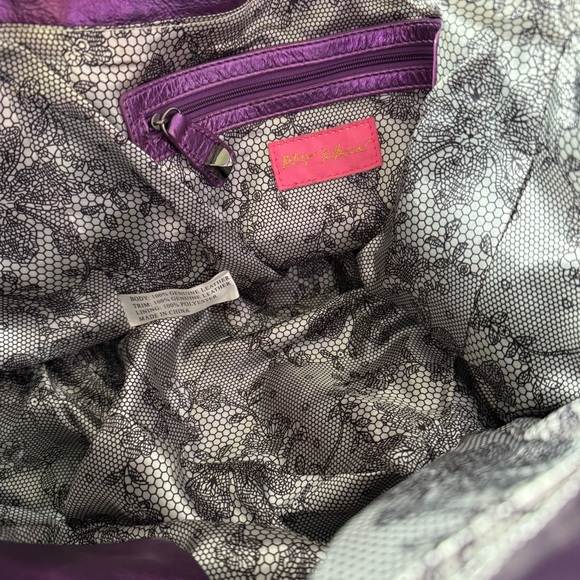 Vintage iconic Betsey Johnson leather skull tote - Picture 8 of 9